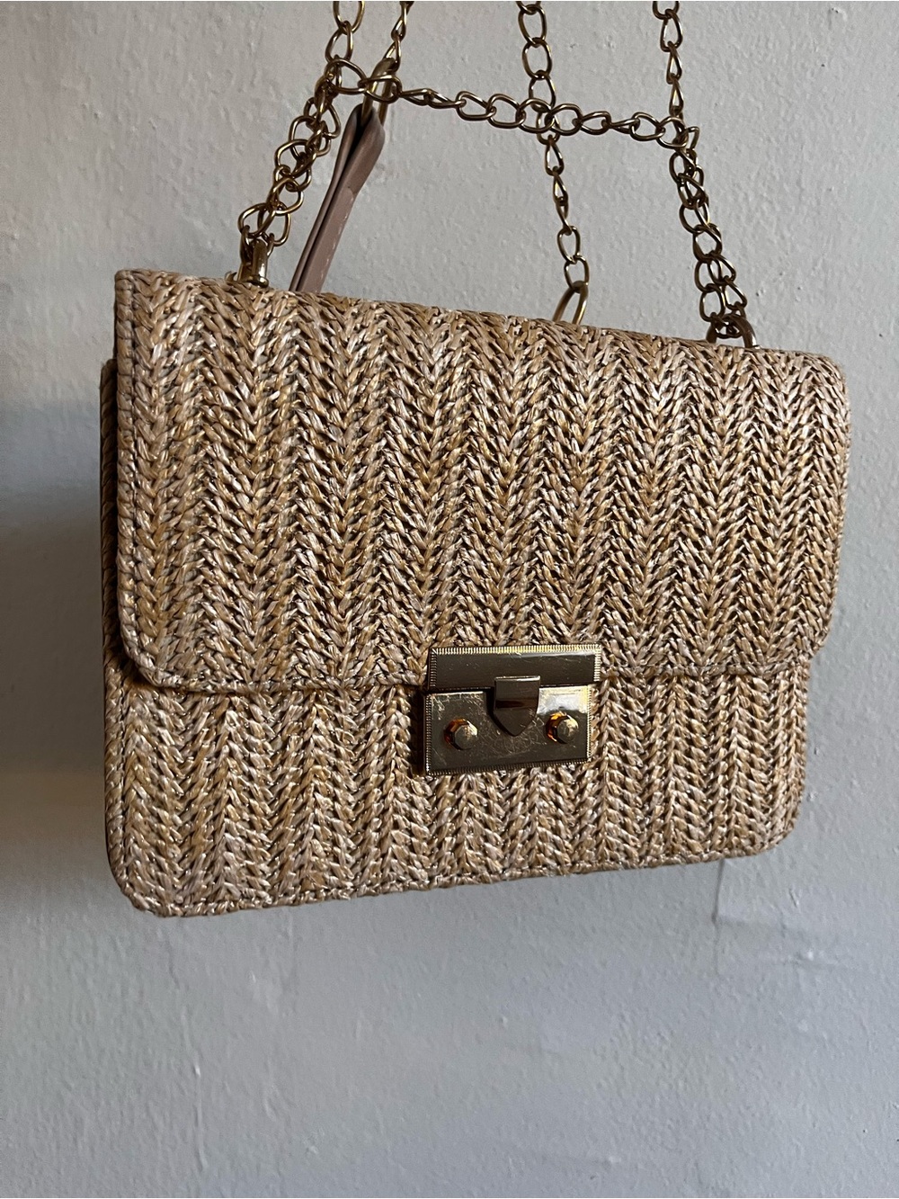 Woven Straw Crossbody Bag with Gold Chain - Natural